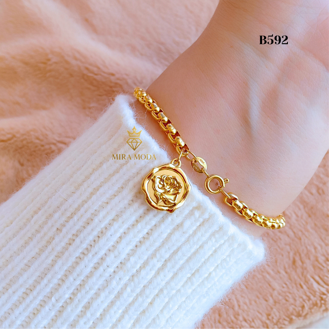 B592 – Lucky Rose Charm Bracelet | MIRA MODA