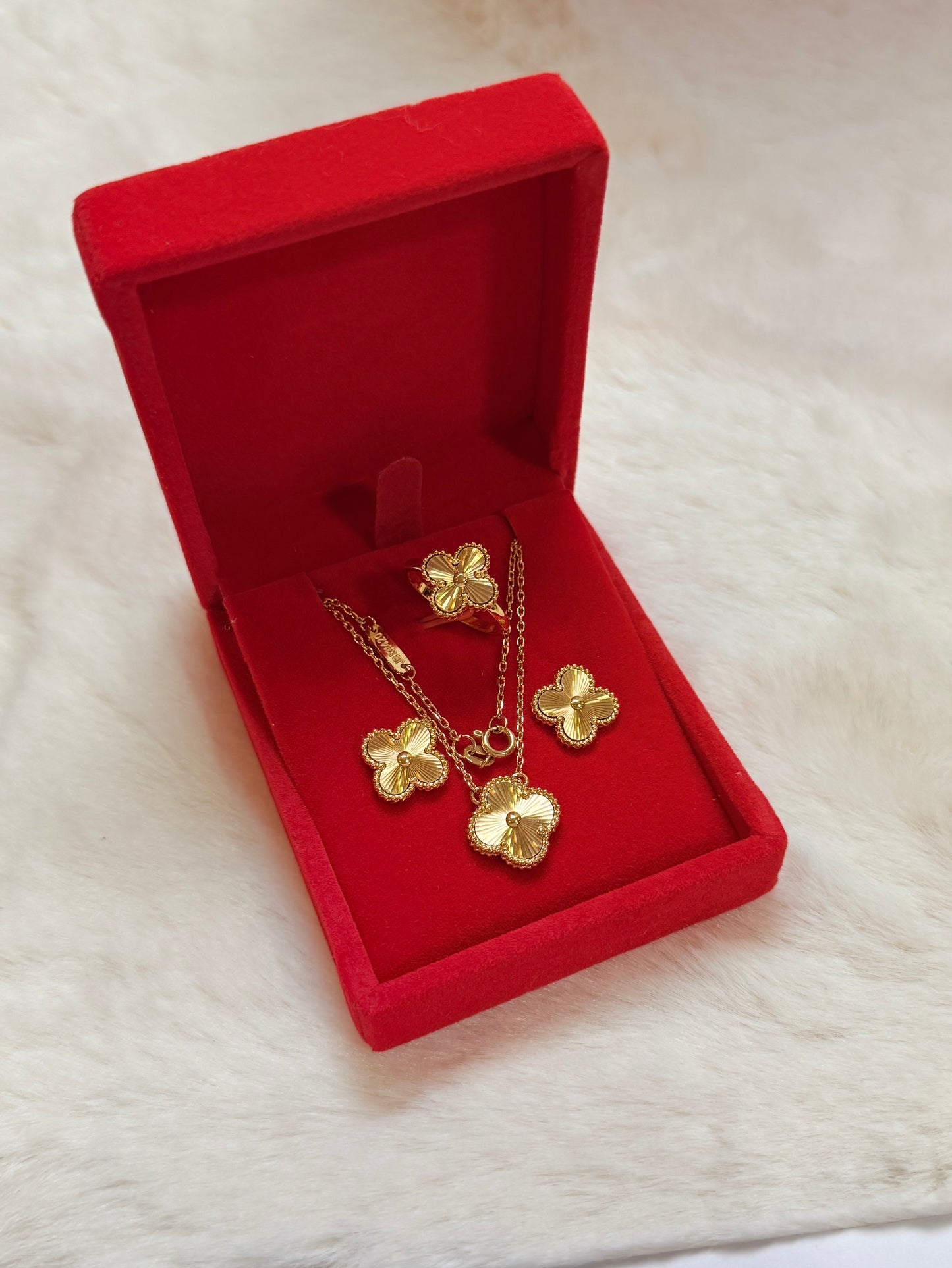Set Flower Gold Plated Necklace with Premium Velvet Box