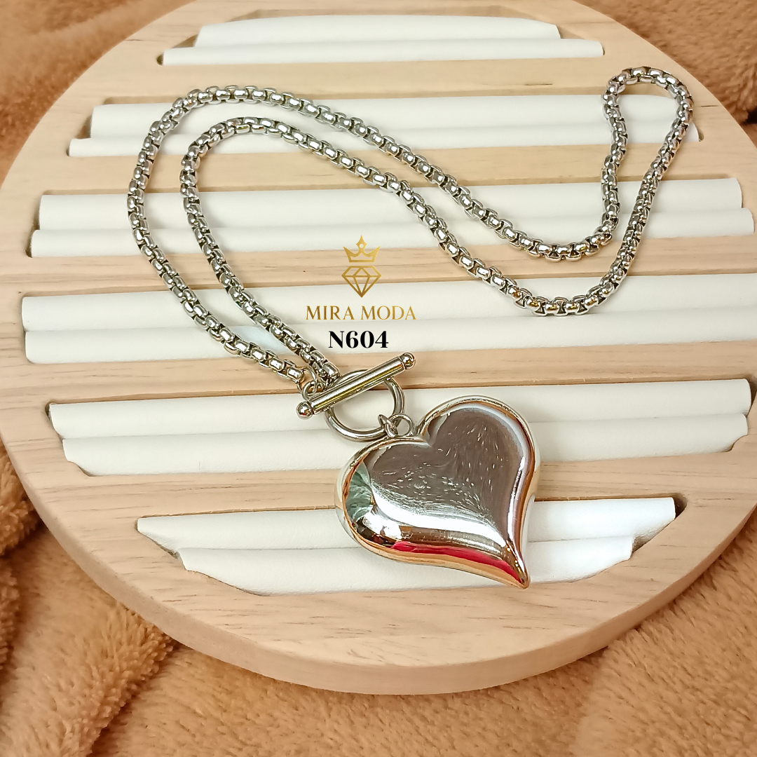 N604-Big Heart Necklace | MIRA MODA