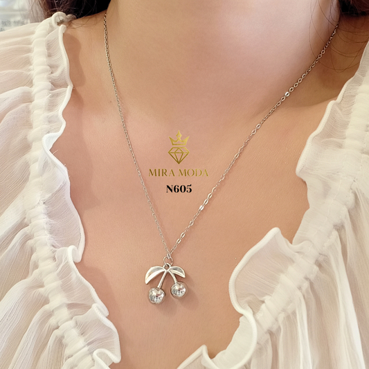 N605W-Lucky Cherry Necklace | MIRA MODA