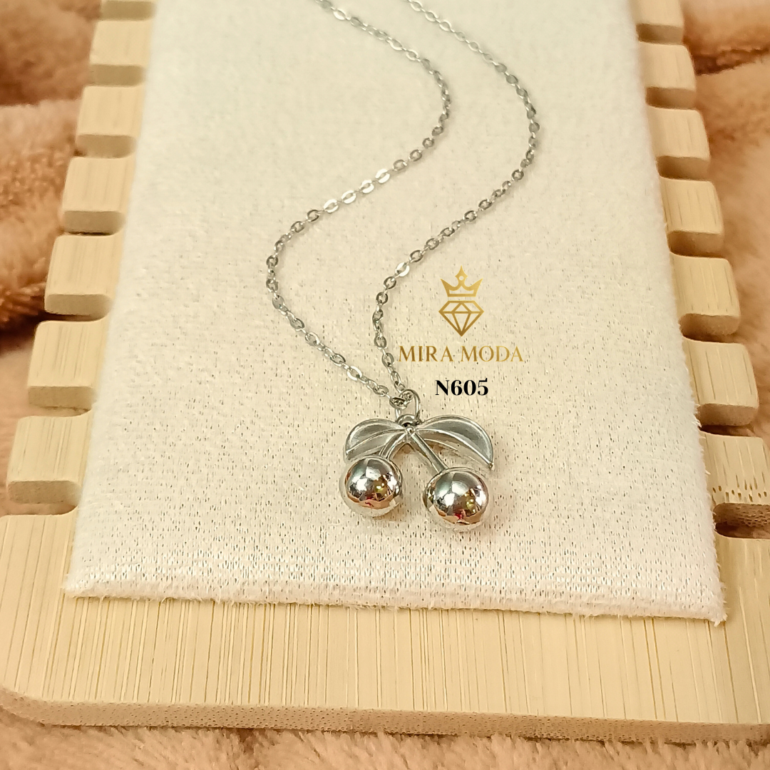 N605W-Lucky Cherry Necklace | MIRA MODA