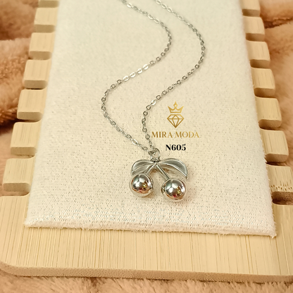 N605W-Lucky Cherry Necklace | MIRA MODA