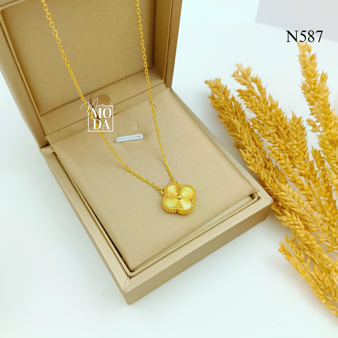 N587-Premium Lucky Clover Necklace | MIRA MODA
