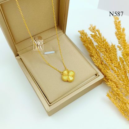 N587-Premium Lucky Clover Necklace | MIRA MODA