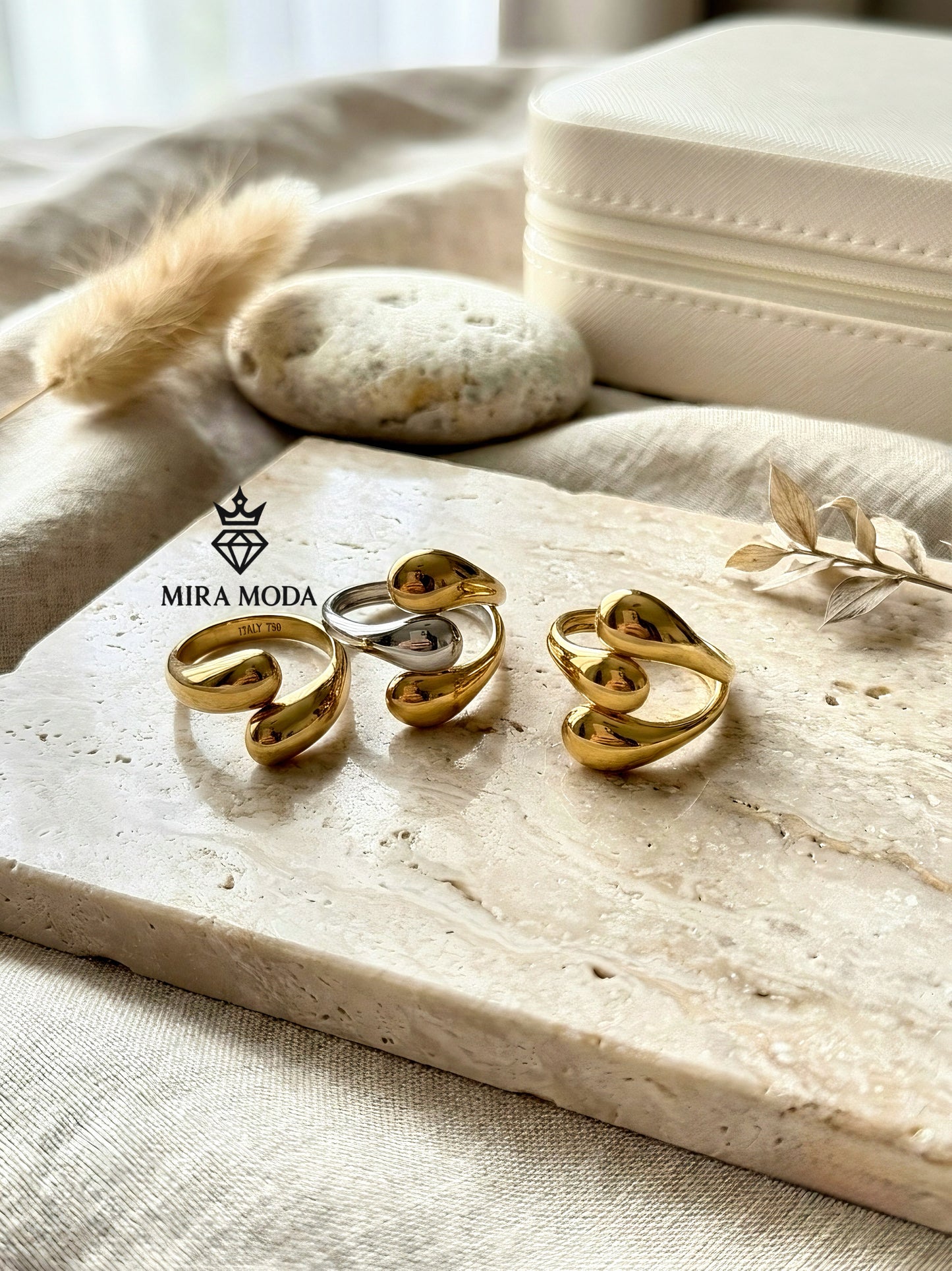 R321 Triple Tear Drop Adjustable Ring