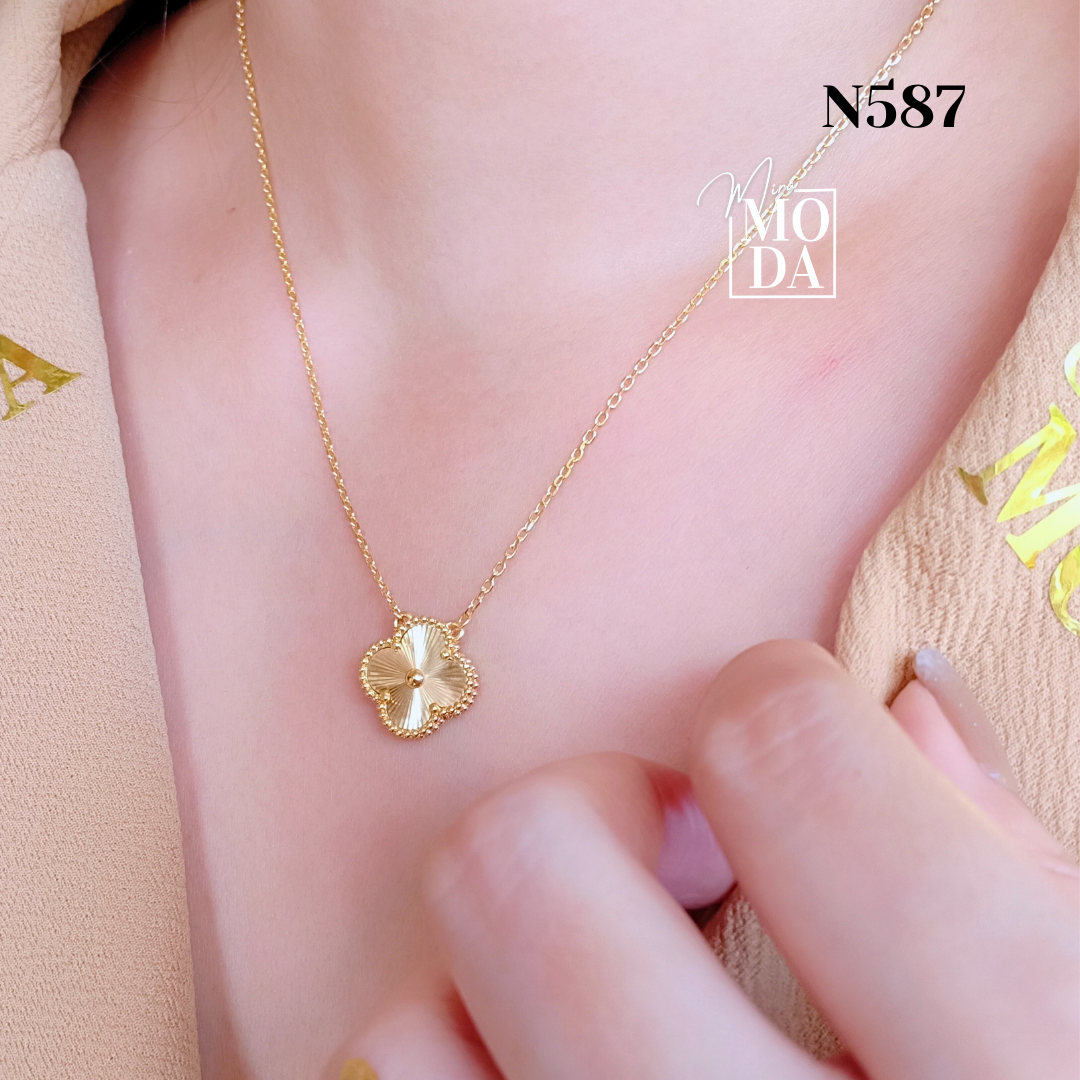 N587-Premium Lucky Clover Necklace | MIRA MODA