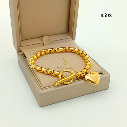 B210 – Tauco Heart Charm Bracelet | MIRA MODA