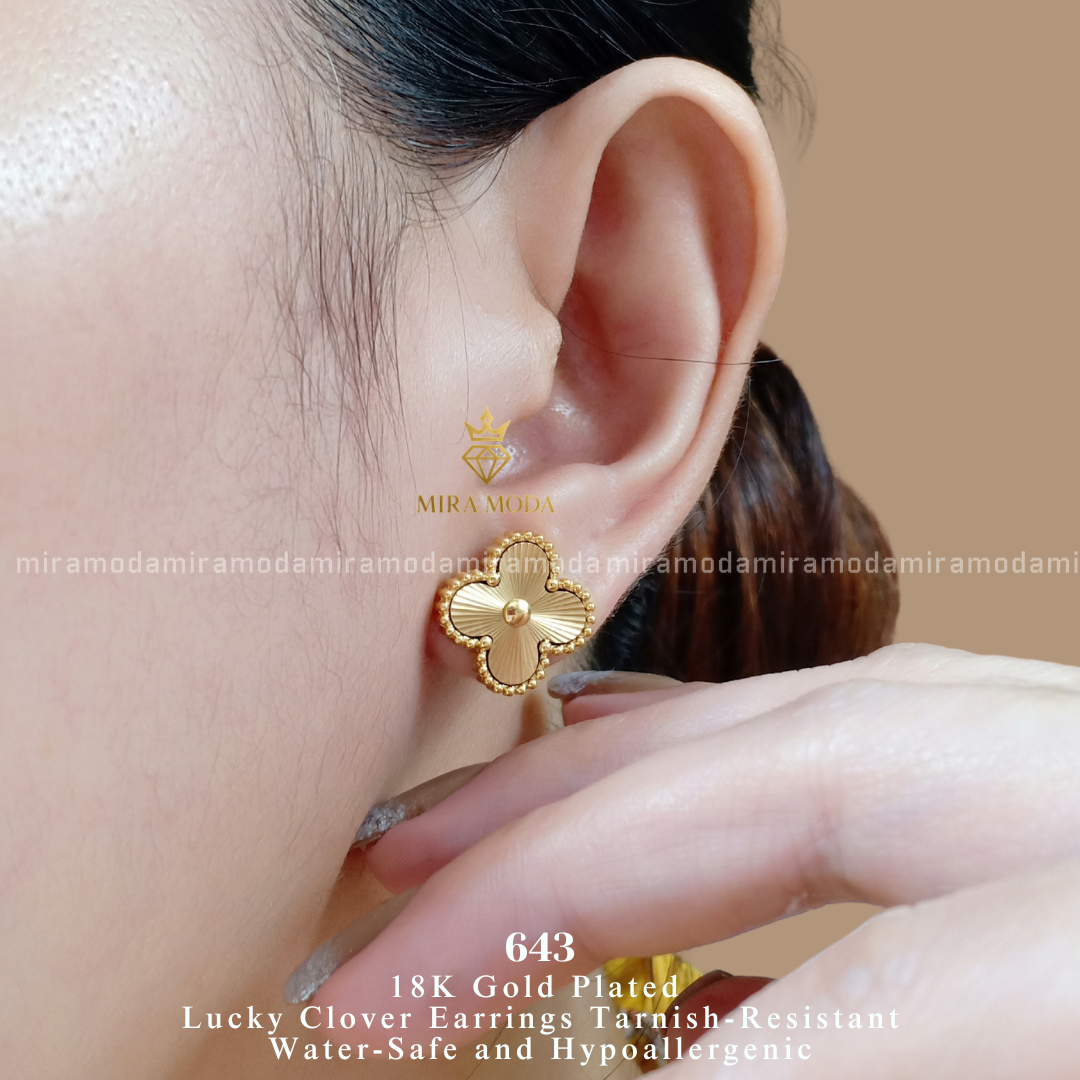 643-15mm Lucky Clover Stud Earrings | MIRA MODA