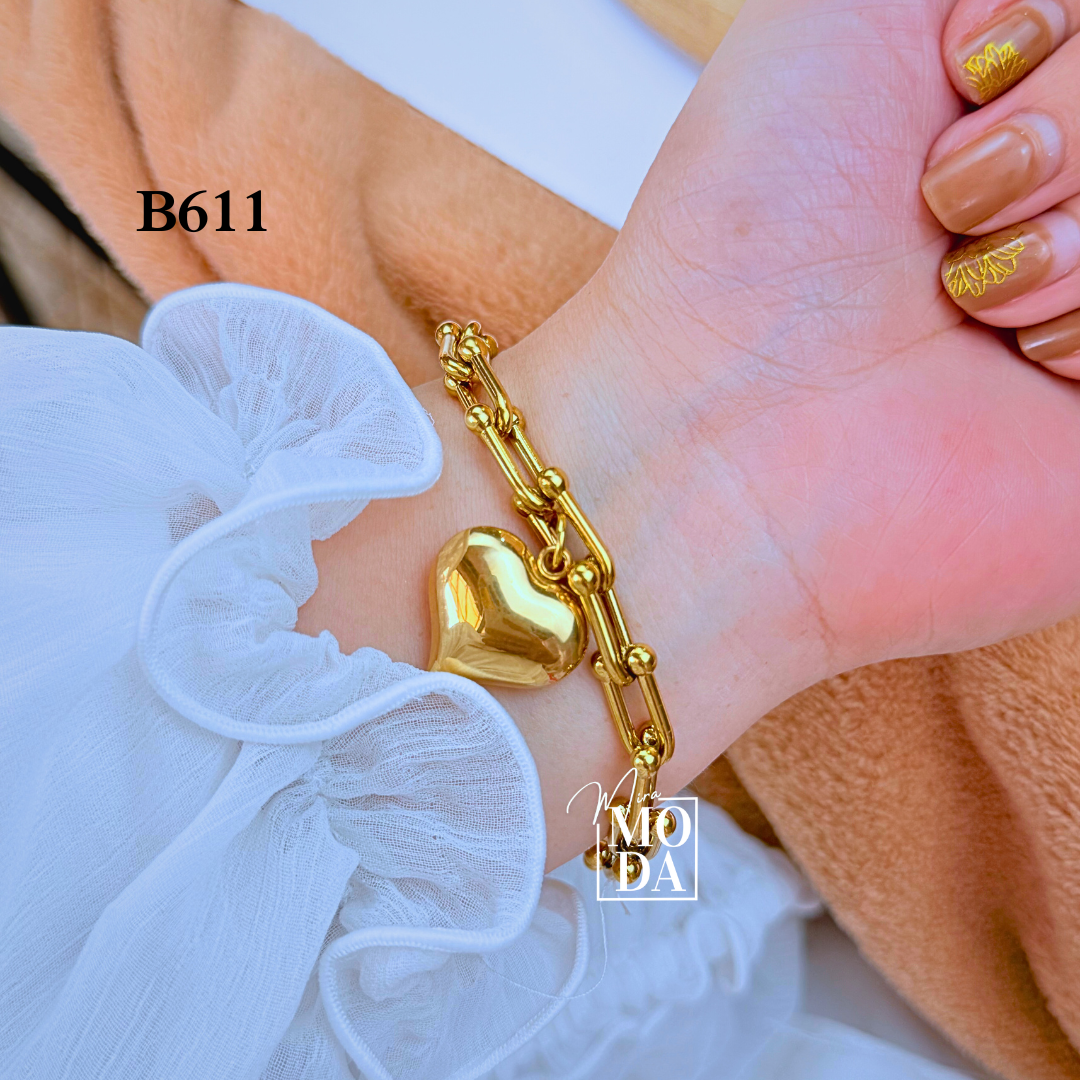 B611-Gold Heart Charm Hardware Bracelet