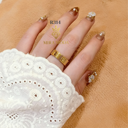 R314 – Classic Textured Screw Motif Design Signature Band Ring | MIRA MODA