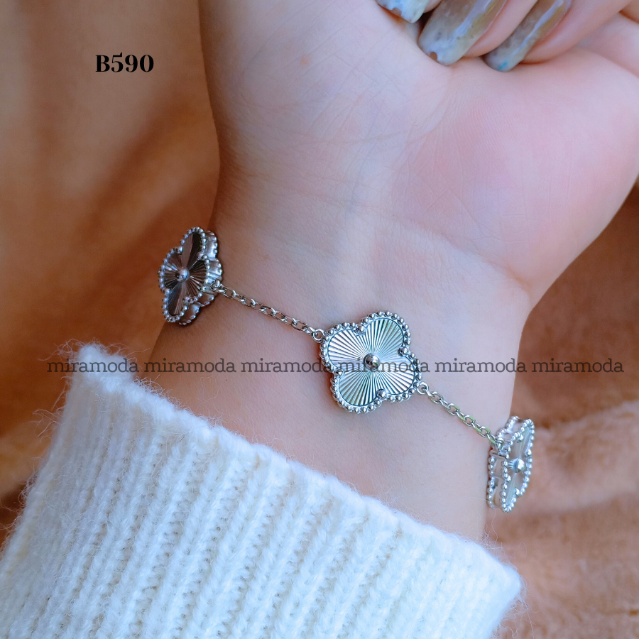B590 Clover Motif Station Bracelet | MIRA MODA