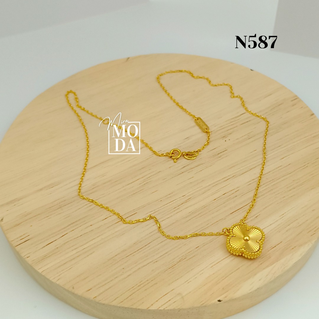 N587-Premium Lucky Clover Necklace | MIRA MODA