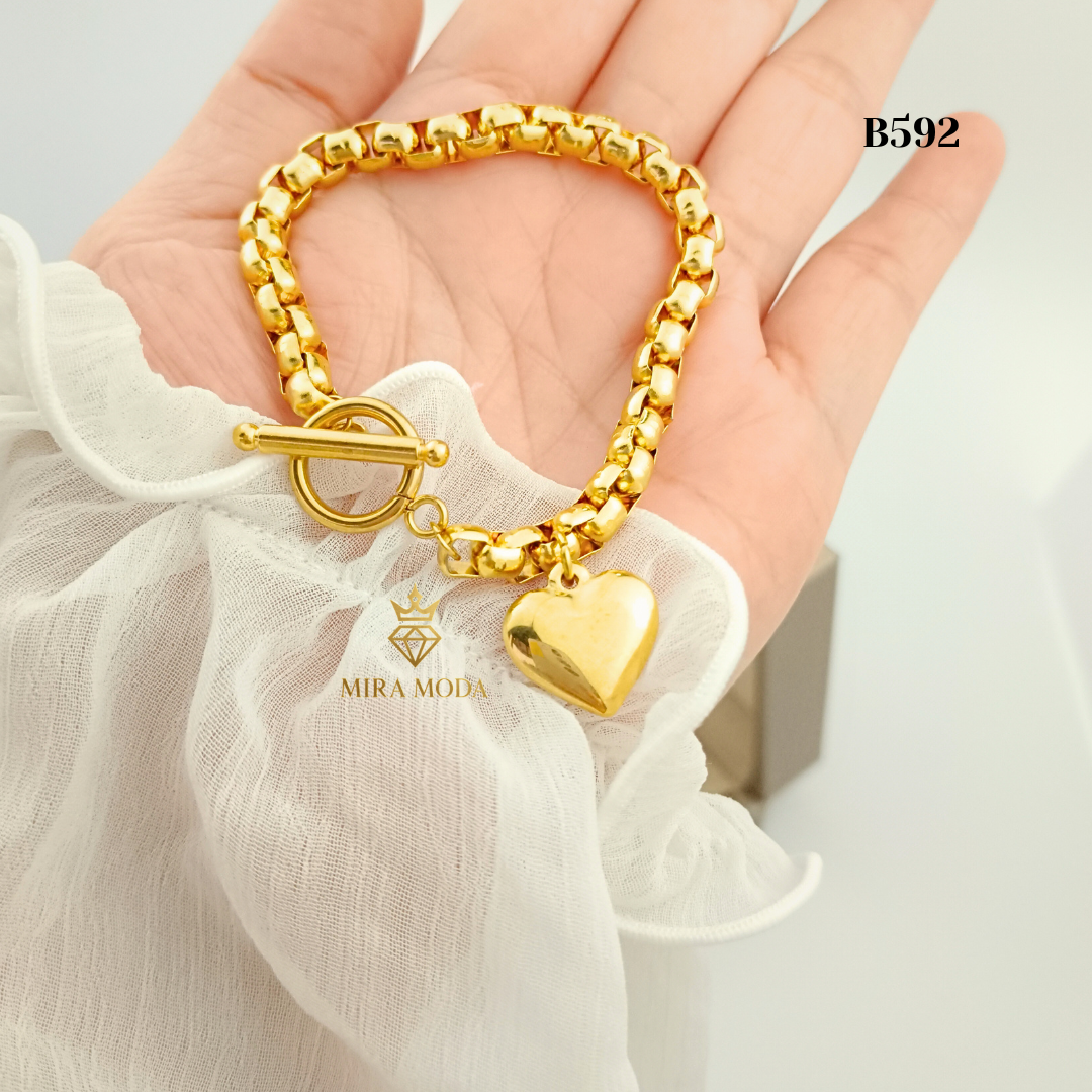 B210 – Tauco Heart Charm Bracelet | MIRA MODA