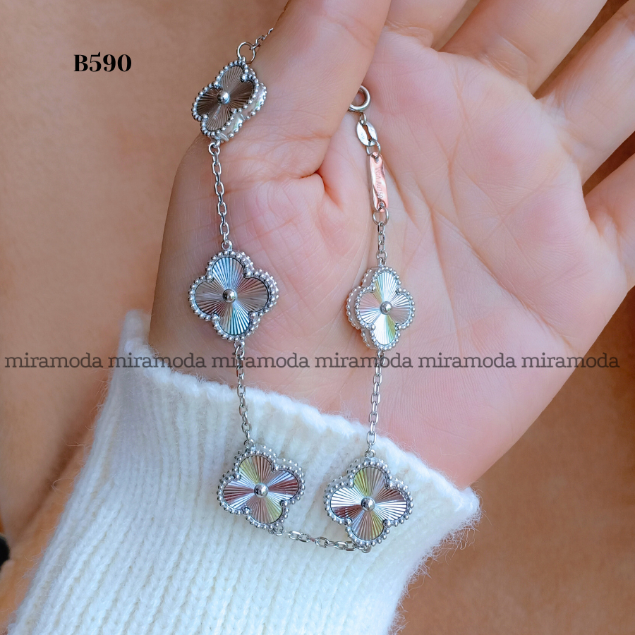 B590 Clover Motif Station Bracelet | MIRA MODA