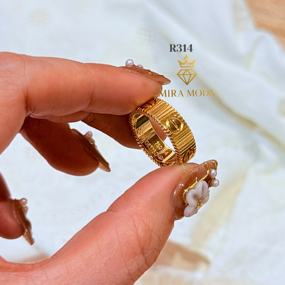 R314 – Classic Textured Screw Motif Design Signature Band Ring | MIRA MODA
