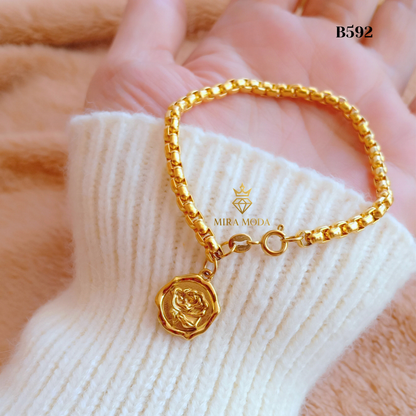 B592 – Lucky Rose Charm Bracelet | MIRA MODA