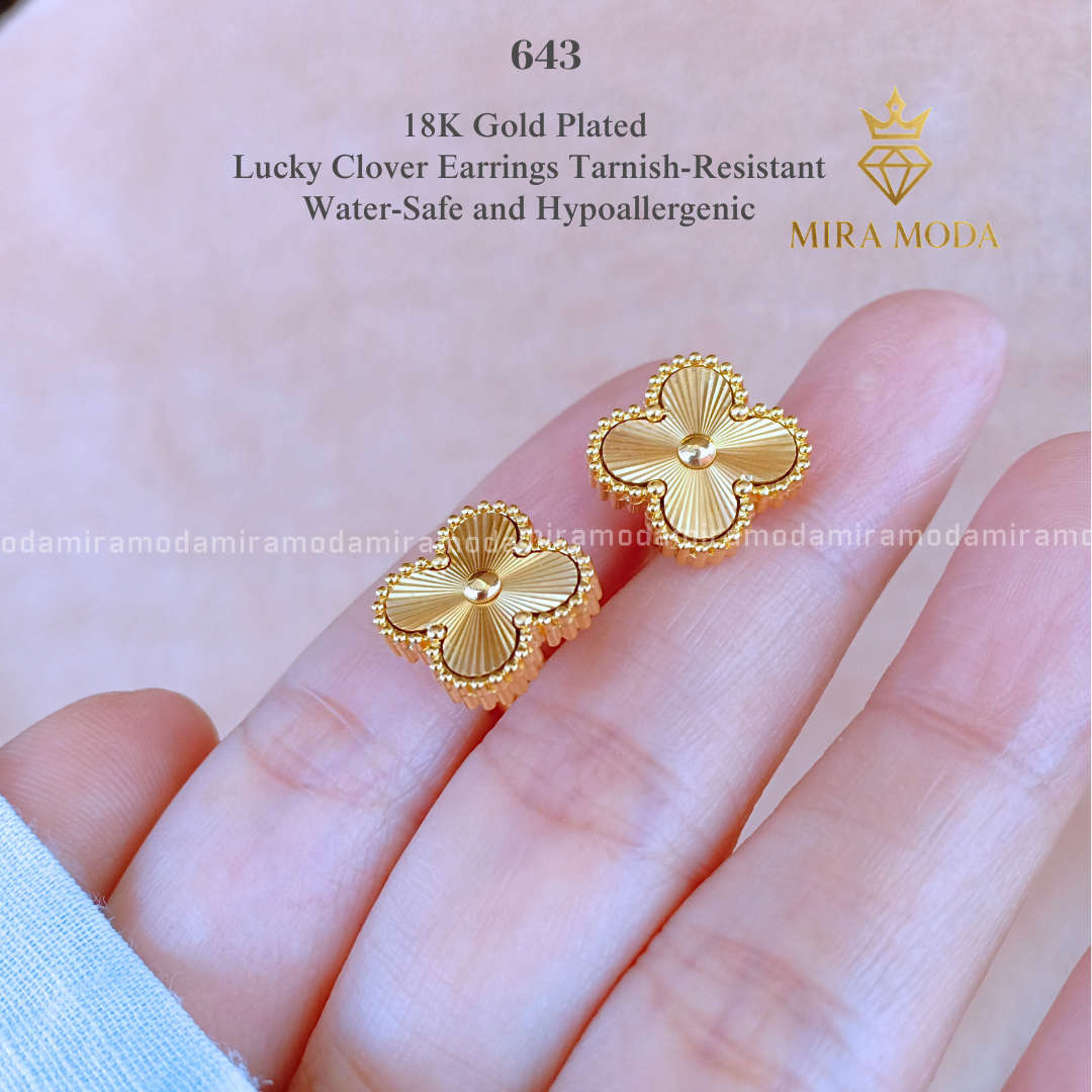 643-15mm Lucky Clover Stud Earrings | MIRA MODA