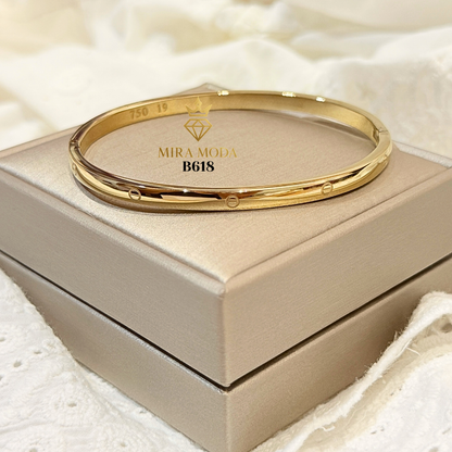 B618 Trendy Love Bangle 19cm | MIRA MODA