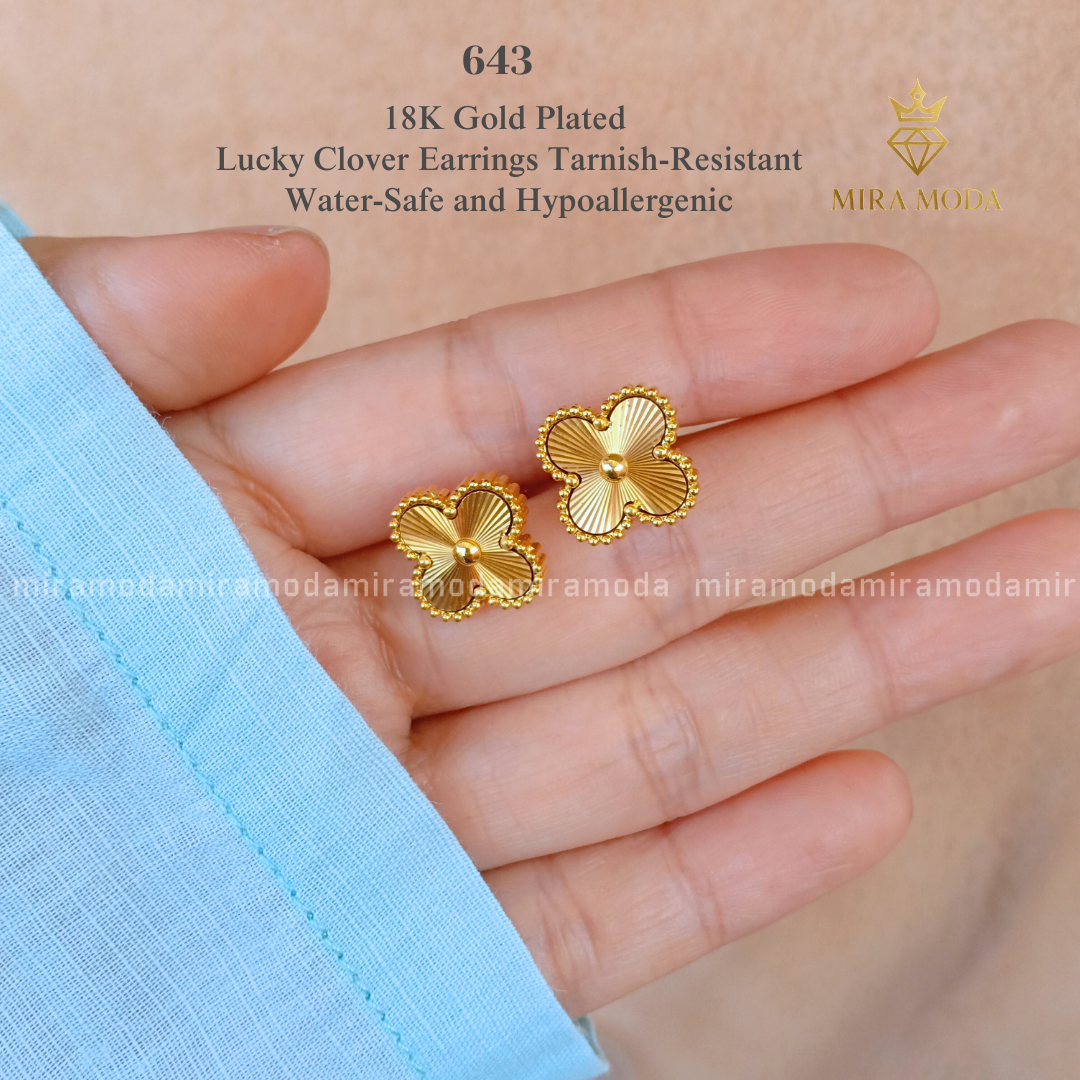 643-15mm Lucky Clover Stud Earrings | MIRA MODA