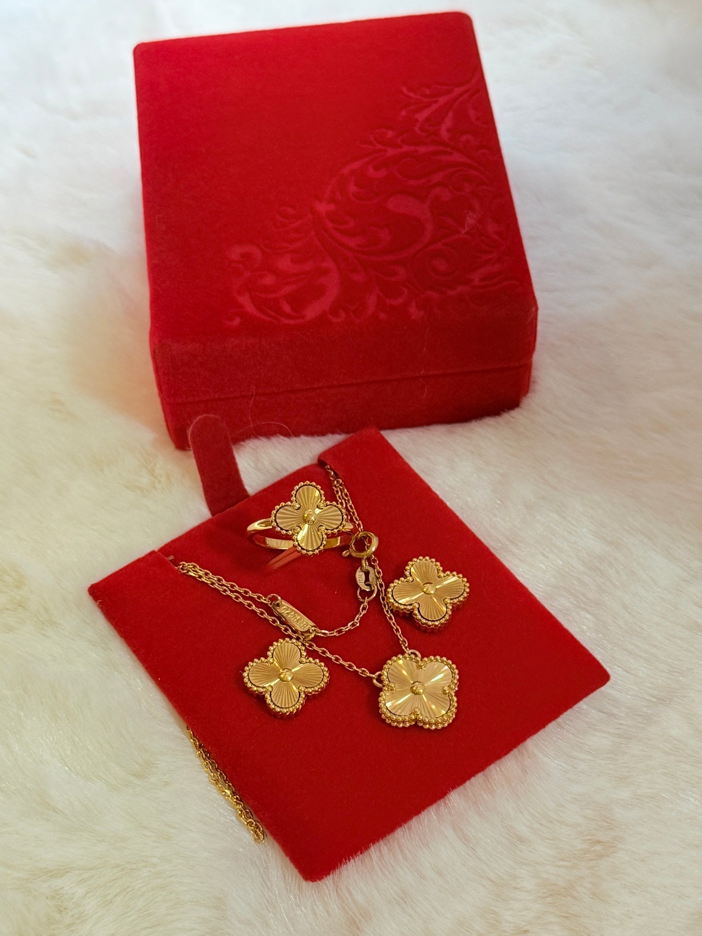 Set Flower Gold Plated Necklace with Premium Velvet Box
