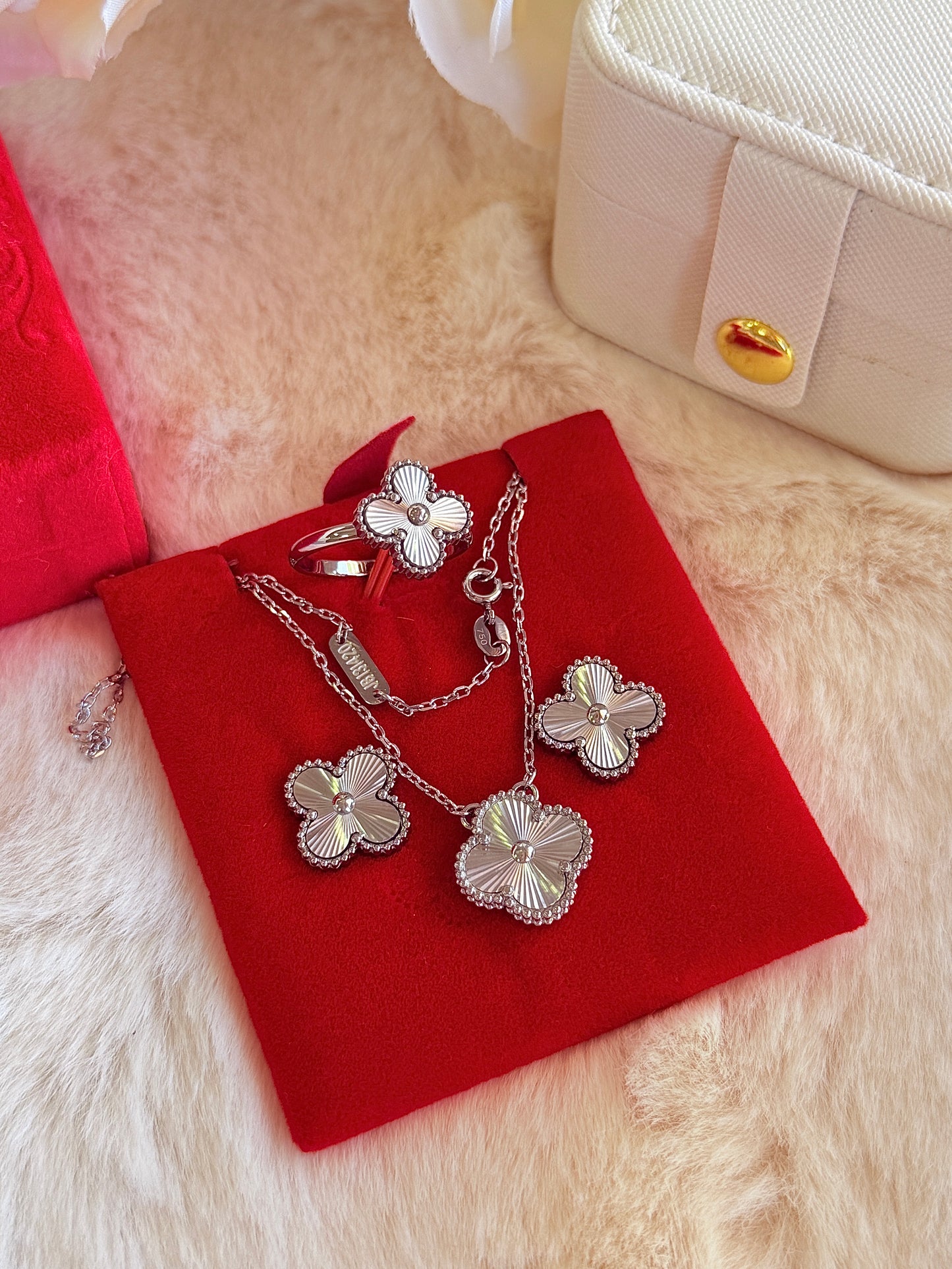 Set White Gold Plated  Flower Necklace with Premium Velvet Box