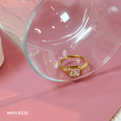 R320 Chunky Gold Signet Ribbed Ring Emerald Cut