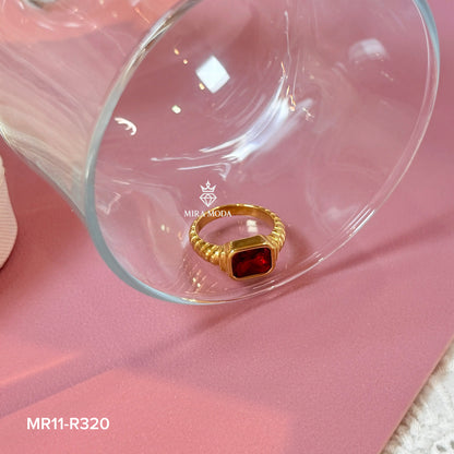 R320 Chunky Gold Signet Ribbed Ring Emerald Cut