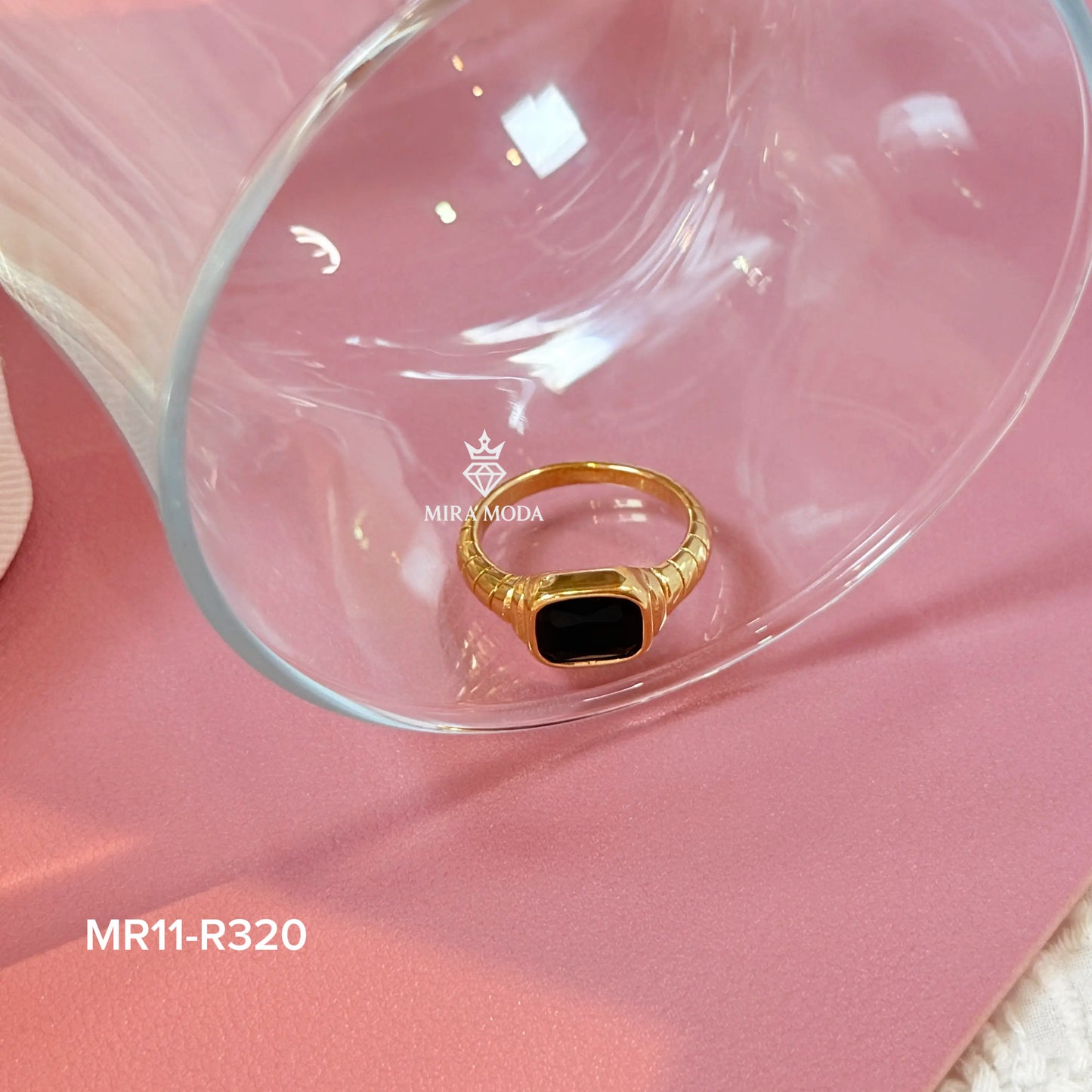 R320 Chunky Gold Signet Ribbed Ring Emerald Cut